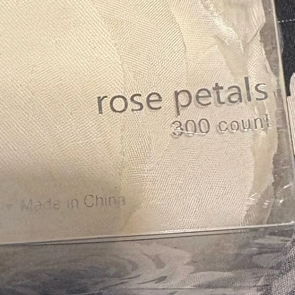 NEW-Studio His & Hers Ivory Rose Petals - Picture 3 of 4